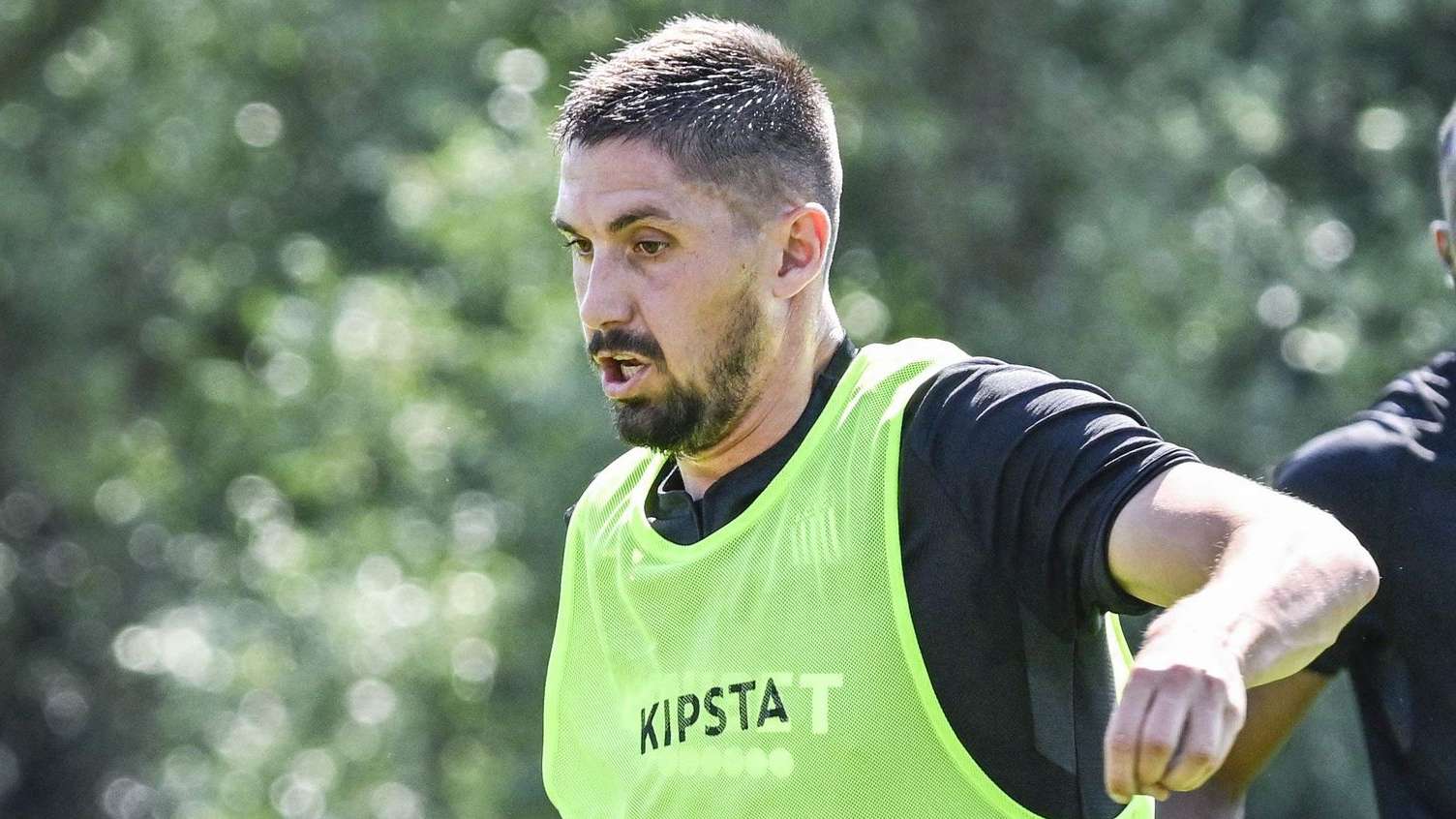 站稳了脚跟 站稳了脚跟