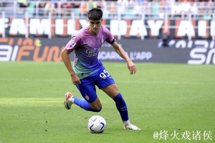 自马尔蒂尼以来，巴尔泰萨吉是是在意甲进球最年轻的米兰后卫